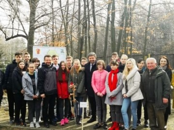 Uroczyste otwarcie obchodów 100lecia Województwa Łódzkiego - 100 drzew dla 100 szkół, <p>źródło: lodzkie.pl</p>